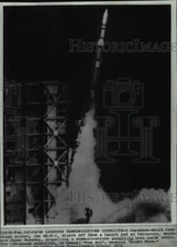 1971 Press Photo Tan Sui, the MS-T-1 Japan built rocket, launches from Uchinoura