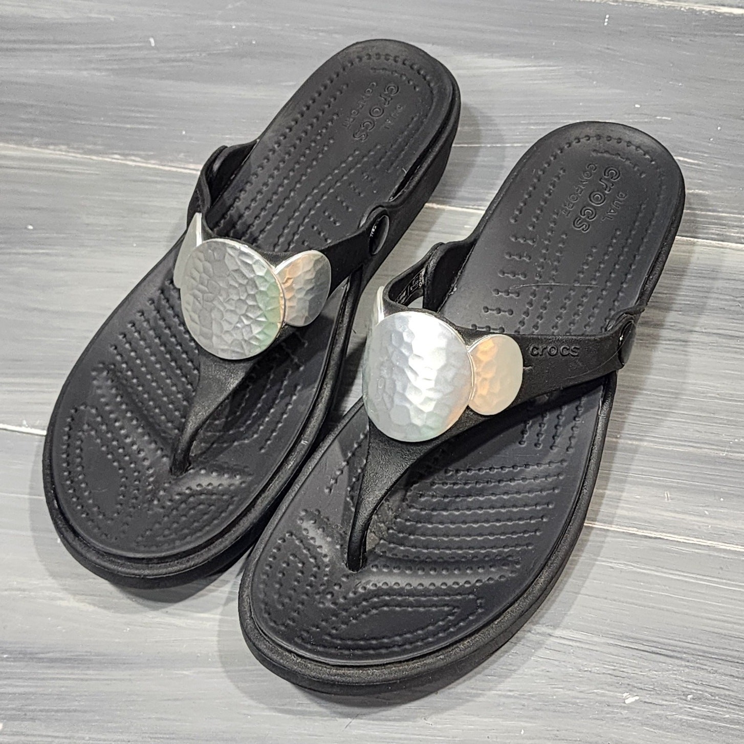 Crocs Sanrah Black Wedge Flip Flops with Silver Medallion Size 8