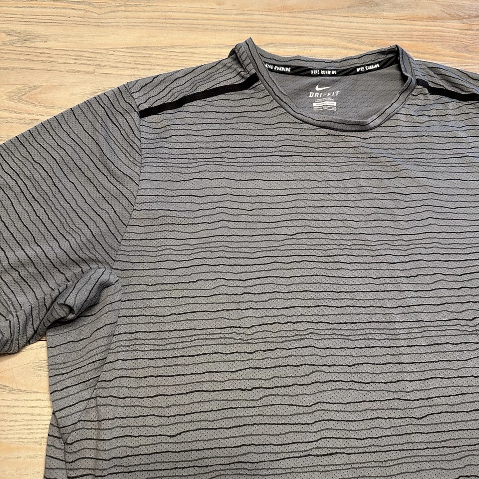 Nike Cool TailWind Camisa para Correr a Rayas 724809 065 Gris Atlética Para Hombres XXL Entrenamiento Foto 4 de 4