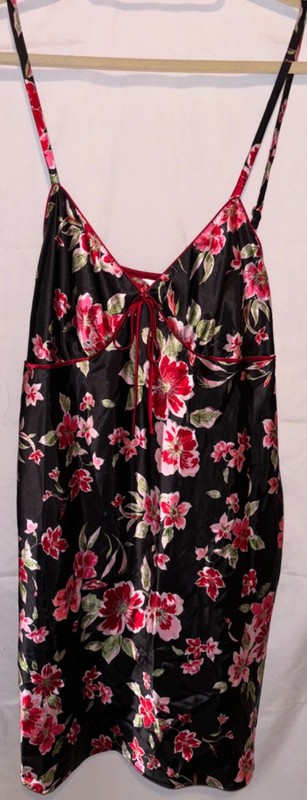 adonna NWOT Women's 2 pc Silk Night Gown and Robe Black w/Floral