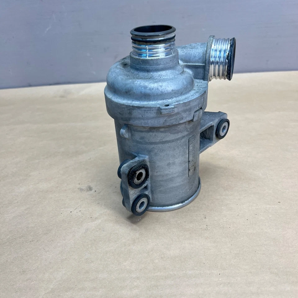 2013-2016 BMW 328I XDRIVE F30 2.0L - Líquido de arrefecimento elétrico/bomba de água 8625097 - Imagem 2 de 4