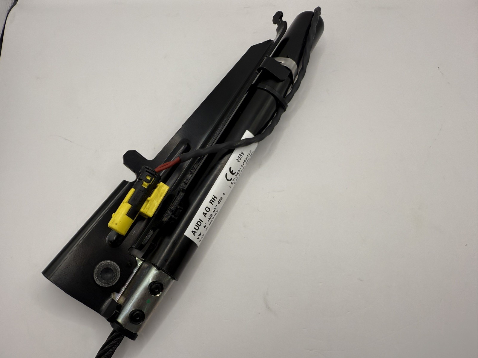 16-2020 Bentley Bentayga Right Passenger Front Seat Belt Pretensioner 4M0857620A