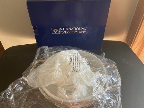 International Silver Company Silver Plated 9" Basket, 1-1/4 Qt Stoneware Liner - Picture 2 of 3