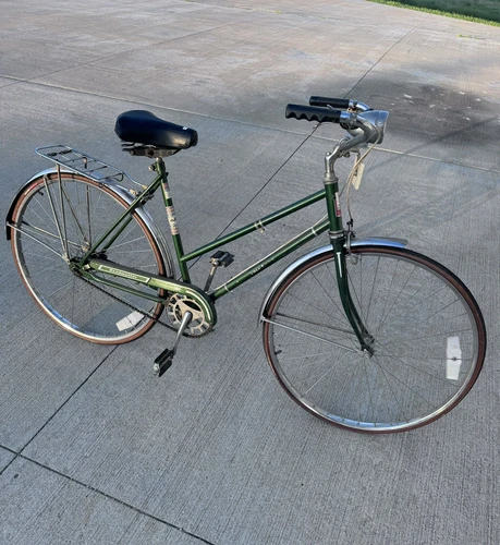Vintage AMF Roadmaster 3-Speed Womans Bicycle W Headlight Luggage Rack Nice Cond