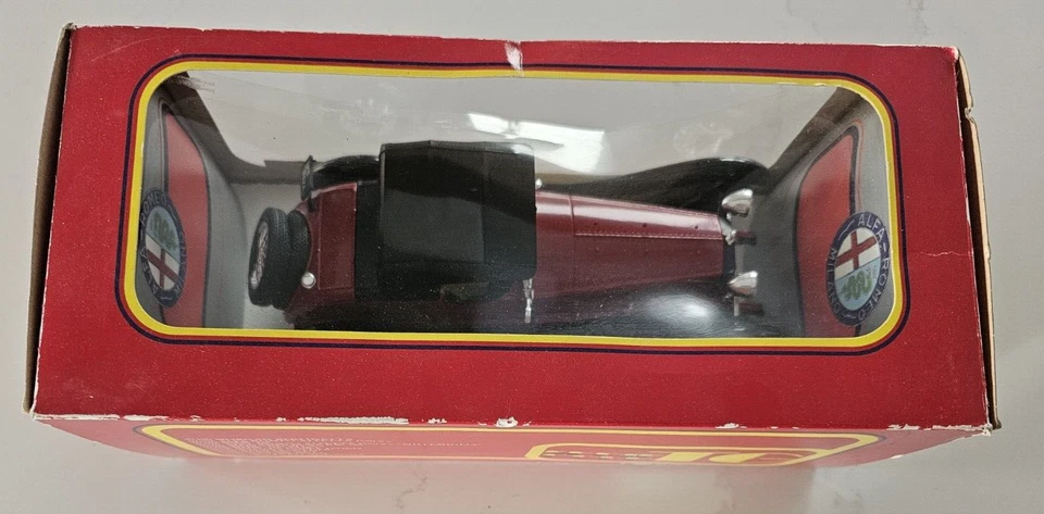 Vintage POLISTIL Diecast Alfa Romeo Alfetta 1750 6c #01101 SERIE ORO TG 1:18 Foto 2 de 4