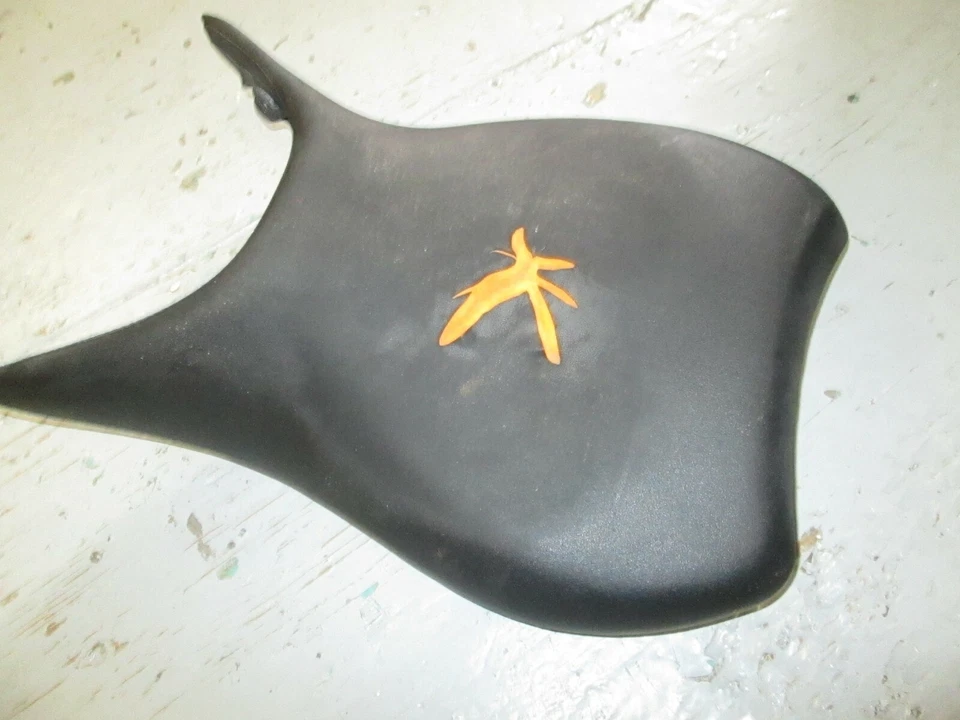 Conjunto asiento delantero Suzuki 1997 - 2000 TL1000S 45100-02F10-R42 Foto 4 de 4