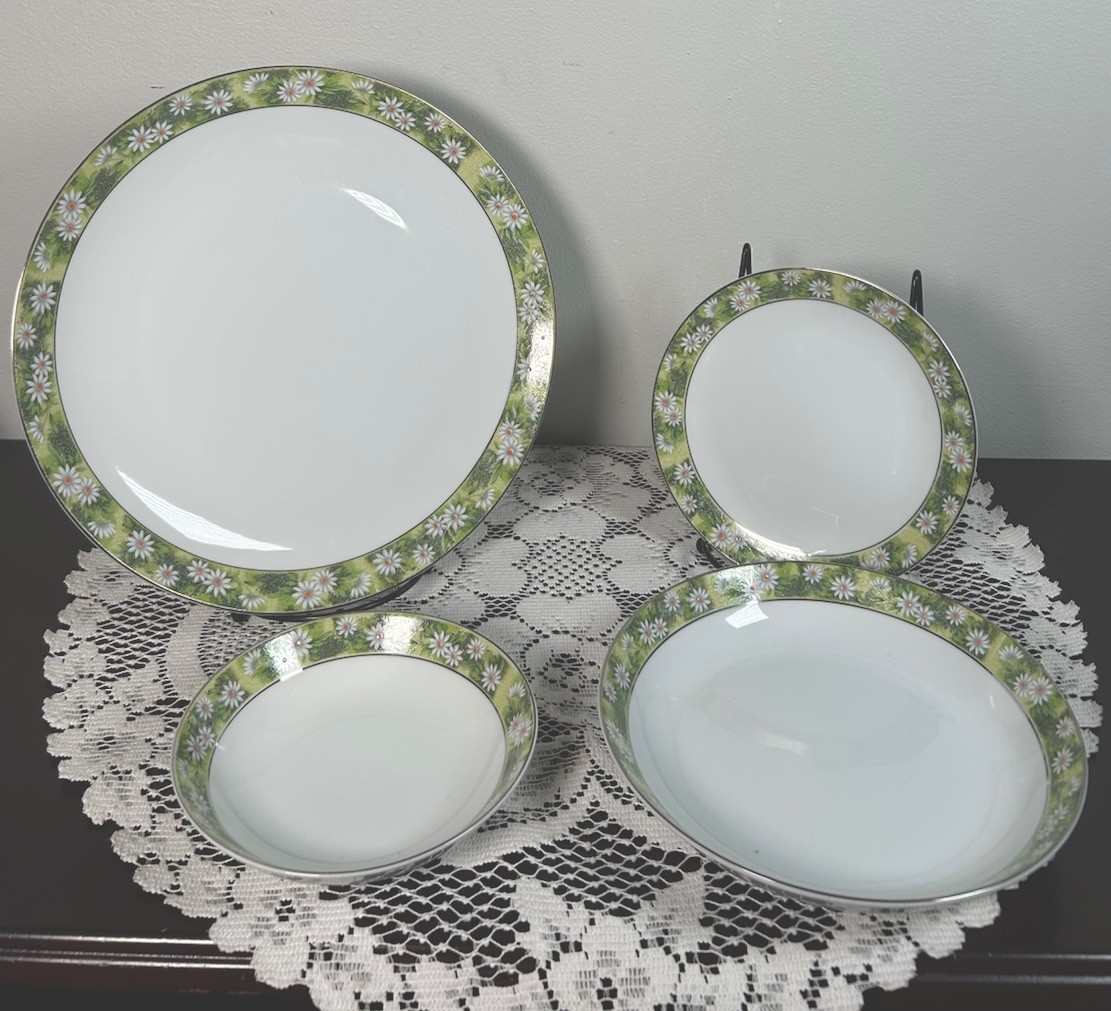 Ting Mikasa Marianne Dinnerware Floral Daisy Green White Sil