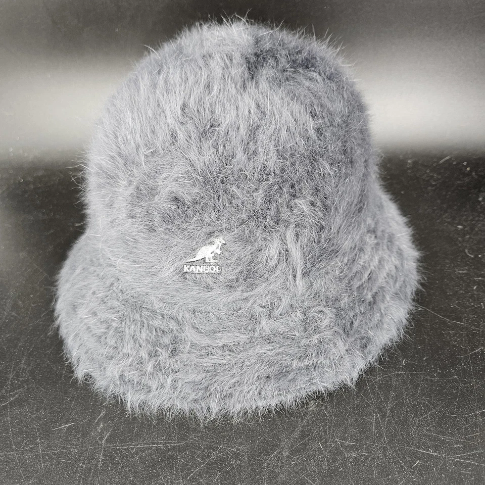 Gorra Kangol Furgora Informal Ajustada Para Hombres Pequeña Gris Difusa Angora Cubo Cloche Foto 3 de 4