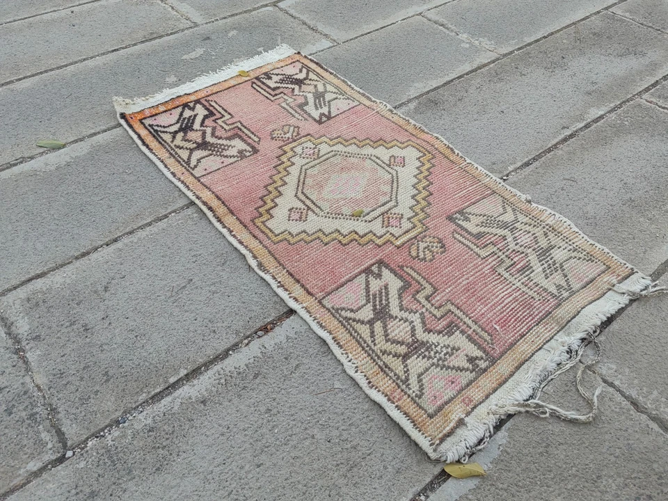 Vintage Turkish Oushak Rug 3.1x1.6 ft | Small Pink Beige Handwoven Mat - Image 4 of 4