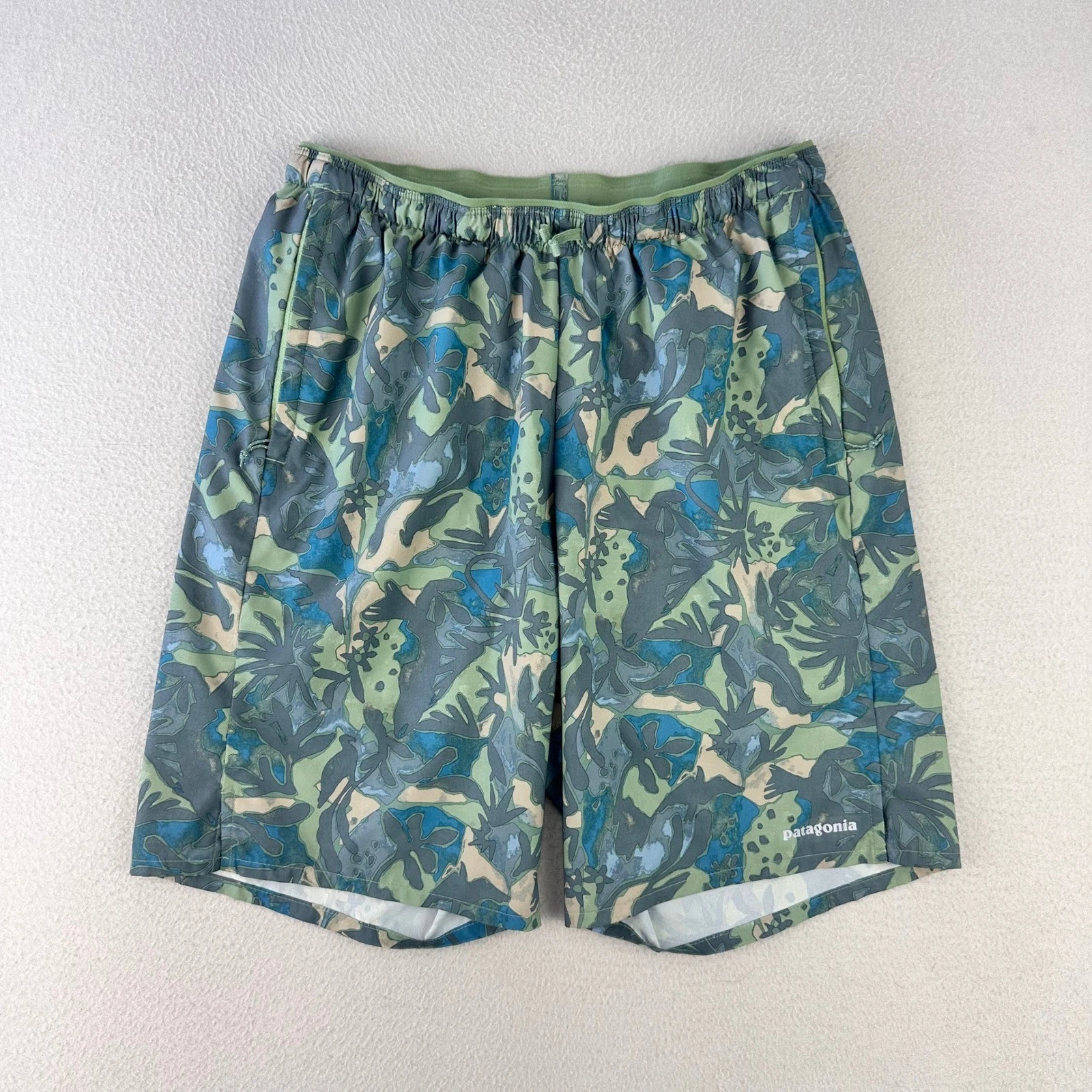 Patagonia Nine Trails Shorts 7" Mens Medium Green Camo Floral Performance Hiking
