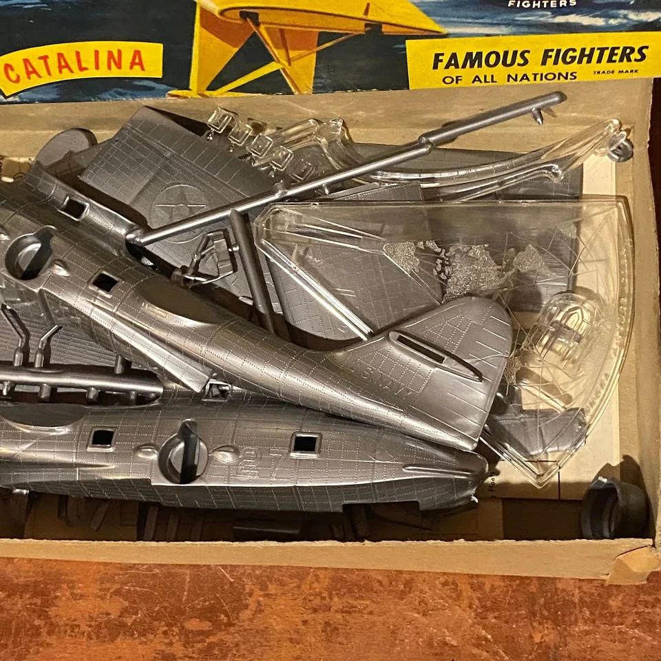 Vintage Aurora 1:32 Scale PBY-5a Catalina Plastic Model Aircraft Kit #374-198 - Image 4 of 4