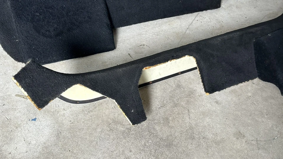 ¡BONITO! Juego de paneles de umbral de puerta de alfombra Chevrolet Corvette C4 1991-1996 par negro OEM Foto 3 de 4