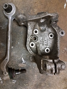 31 21 6 764 443 Achsschenkel Radlagergehäuse mit Querlenker 1 er 3 er