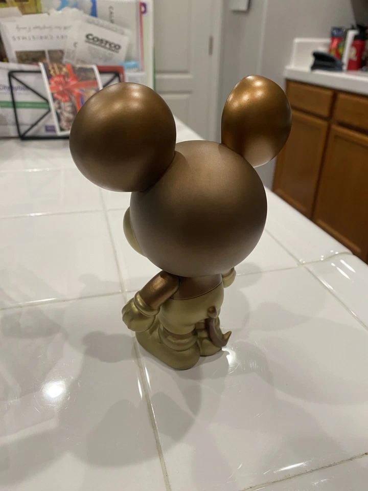 Boneco de vinil Disney 3Mix Kennyswork dourado Mickey Mouse edição limitada - Imagem 3 de 4