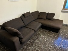 Divano con Isola Poggiapiedi e Cuscini