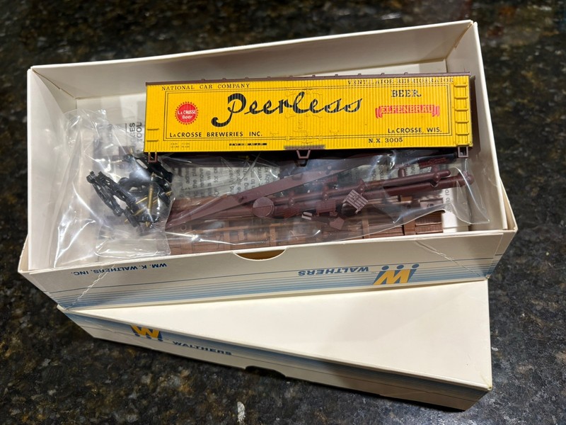 Ho Walthers 40’ Beer Reefer Cars - Peerless Beer - 2 pack  Unbuilt kits