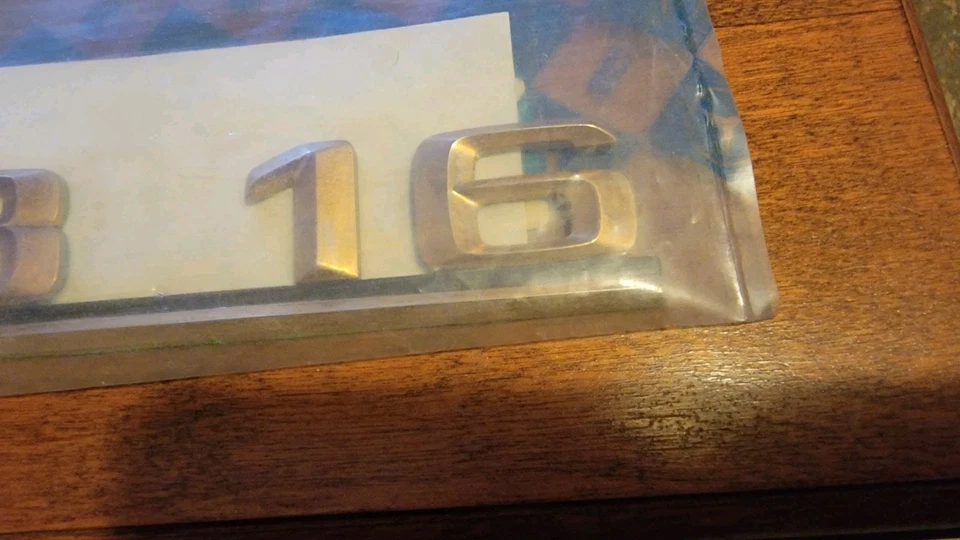 DE COLECCIÓN NOS OEM CHAPADO EN ORO Mercedes-Benz W201 190E 2.3-16 Juego de emblemas de maletero  Foto 3 de 4