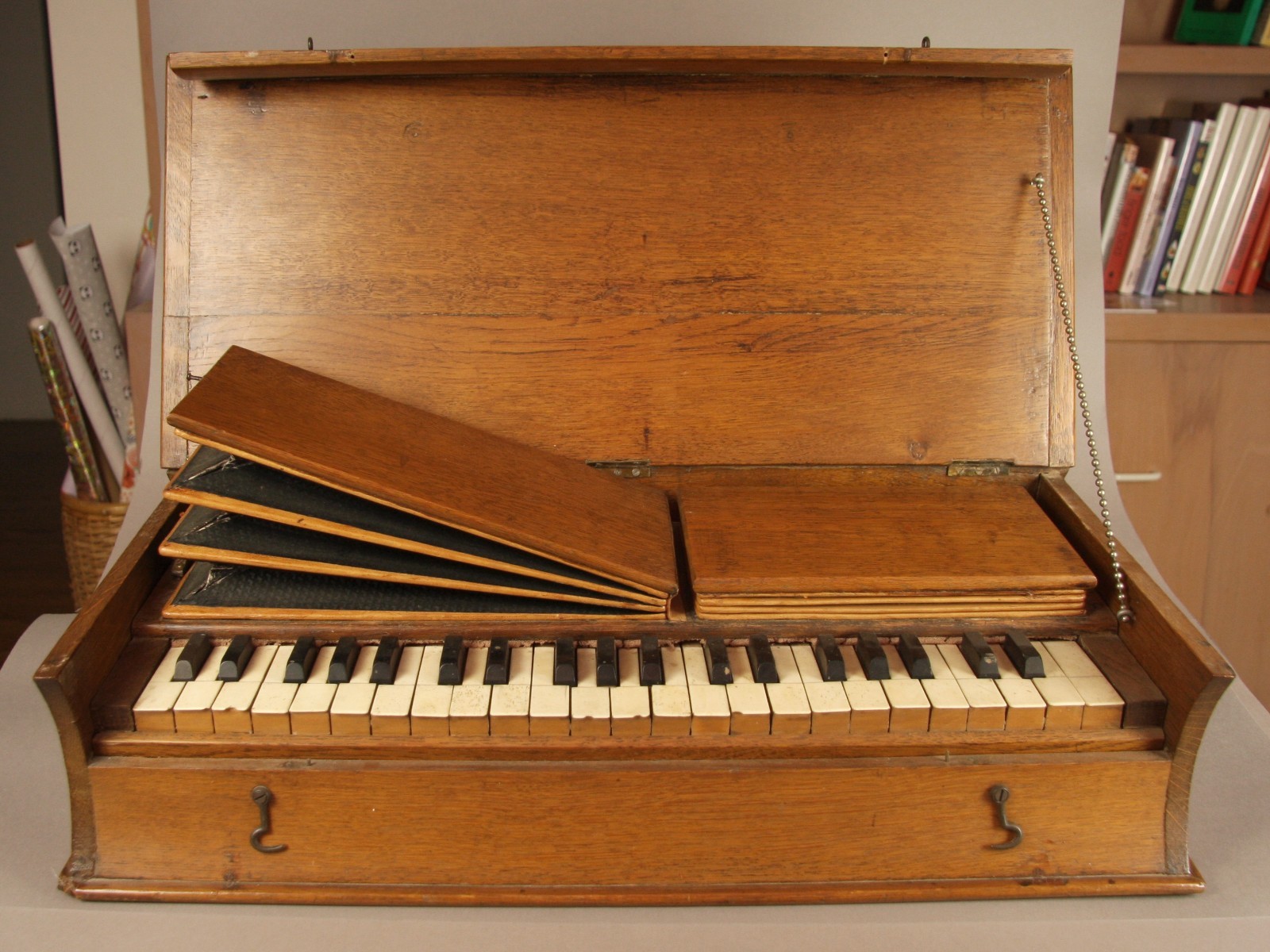 Antique Portable Harmonium Instrument Hand Pump Organ Oak Travel Melodeum