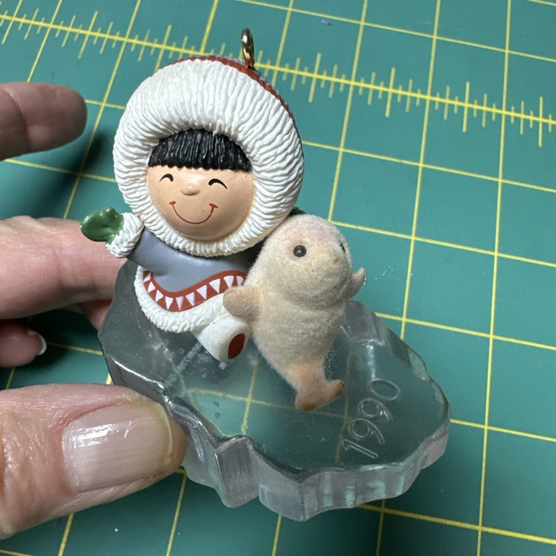 1990 Hallmark Frosty Friends 11 Ice Sliding Keepsake Ornament QX4396 NO BOX