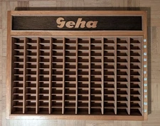 Vintage Geha Holz-Display 76x59 cm / Setzkasten – Schreibwarenladen Regalsystem