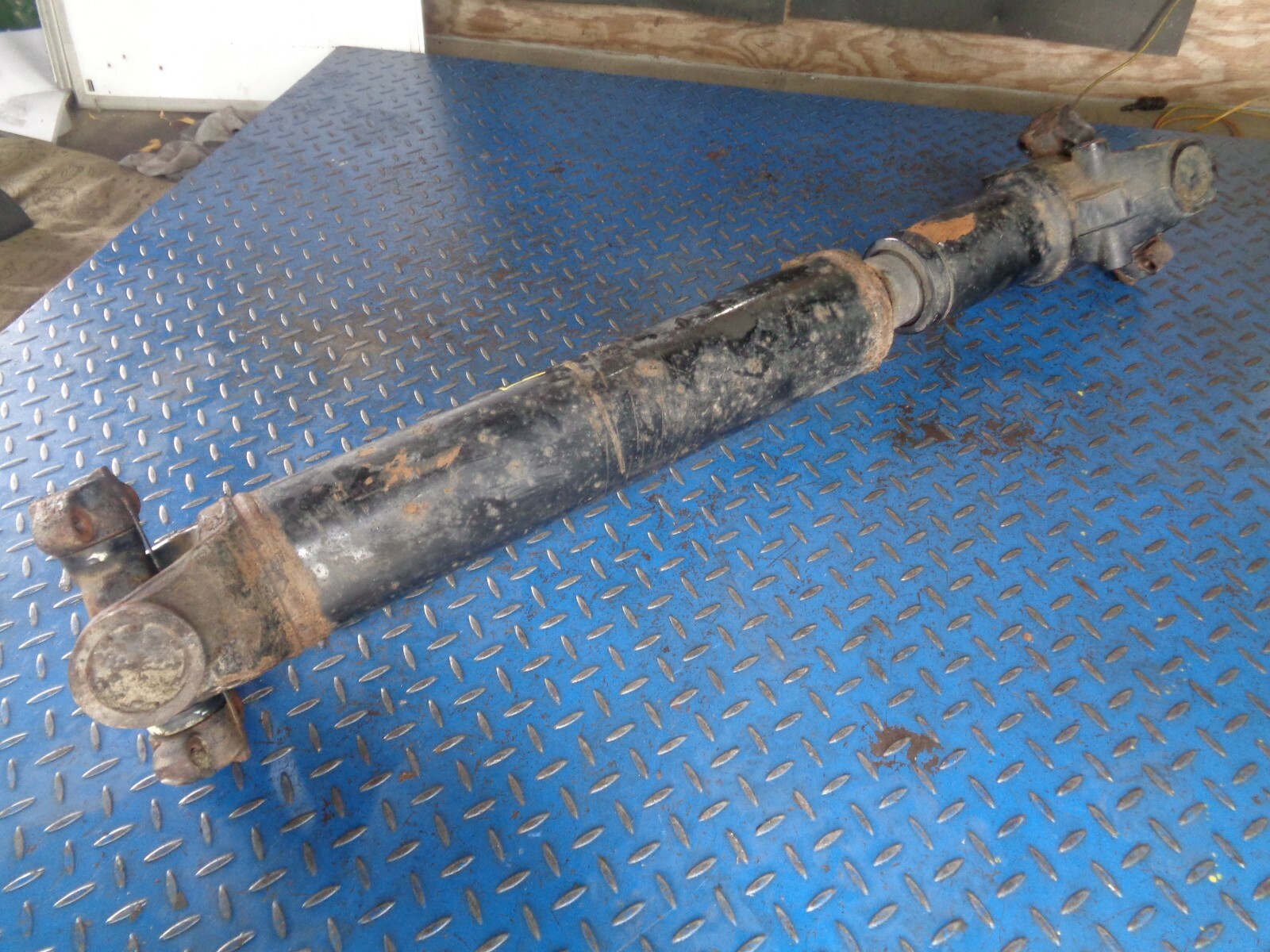 2013 VOLVO VNL DRIVE SHAFT eBay