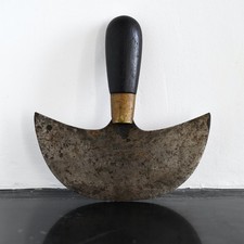 Couteau a pied demi-lune