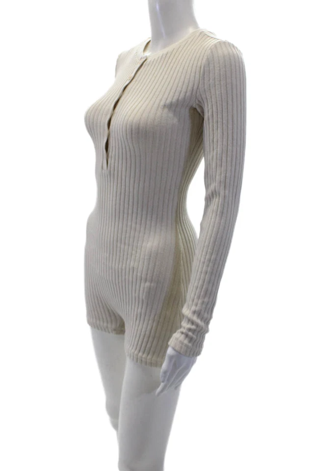 Romper Zara Feminino Manga Longa Quarto Botão Shorts Bege Tamanho P - Imagem 2 de 4