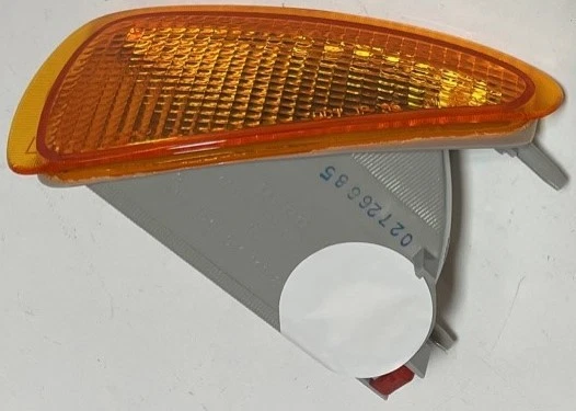 SE ADAPTA A CHEVROLET CAVALIER 1995-1999 LÁMPARA PARK & T SIG 5976571 - NUEVO FABRICANTE DE EQUIPOS ORIGINALES 5976571 Foto 2 de 4