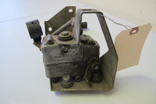 Porsche 911 VDO Cruise Control Servo Drive Link 91161704101 w/ Mounting Bracket - Picture 3 of 9