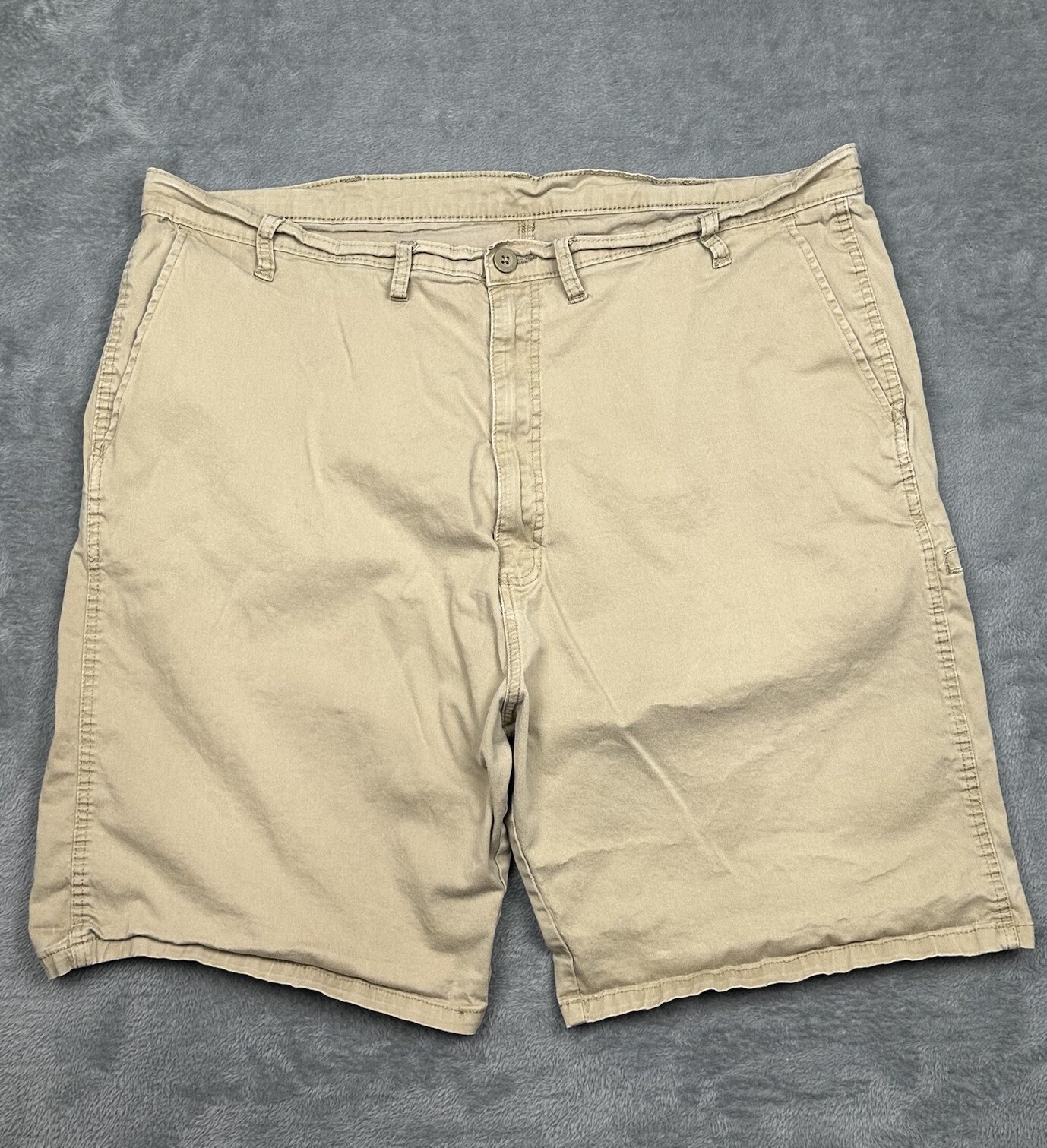 Wrangler Authentic Issue Shorts Mens Reg 44 (43x9) Beige Chino Stretch Hiking