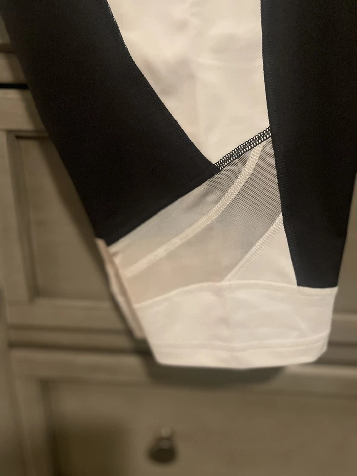 FILA SPORT TRU-DRY HIGH RISE BLACK & WHITE YOGA EXERCISE SHORTS - SIZE SMALL - Image 4 of 4