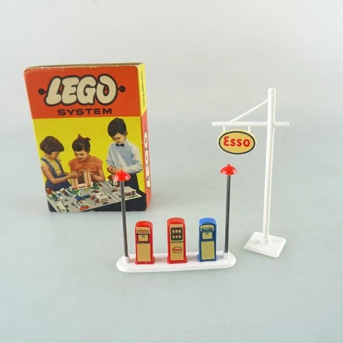 Lego System 231 Esso Fuel Dispensers and Sign Vintage 1/87 1960s
