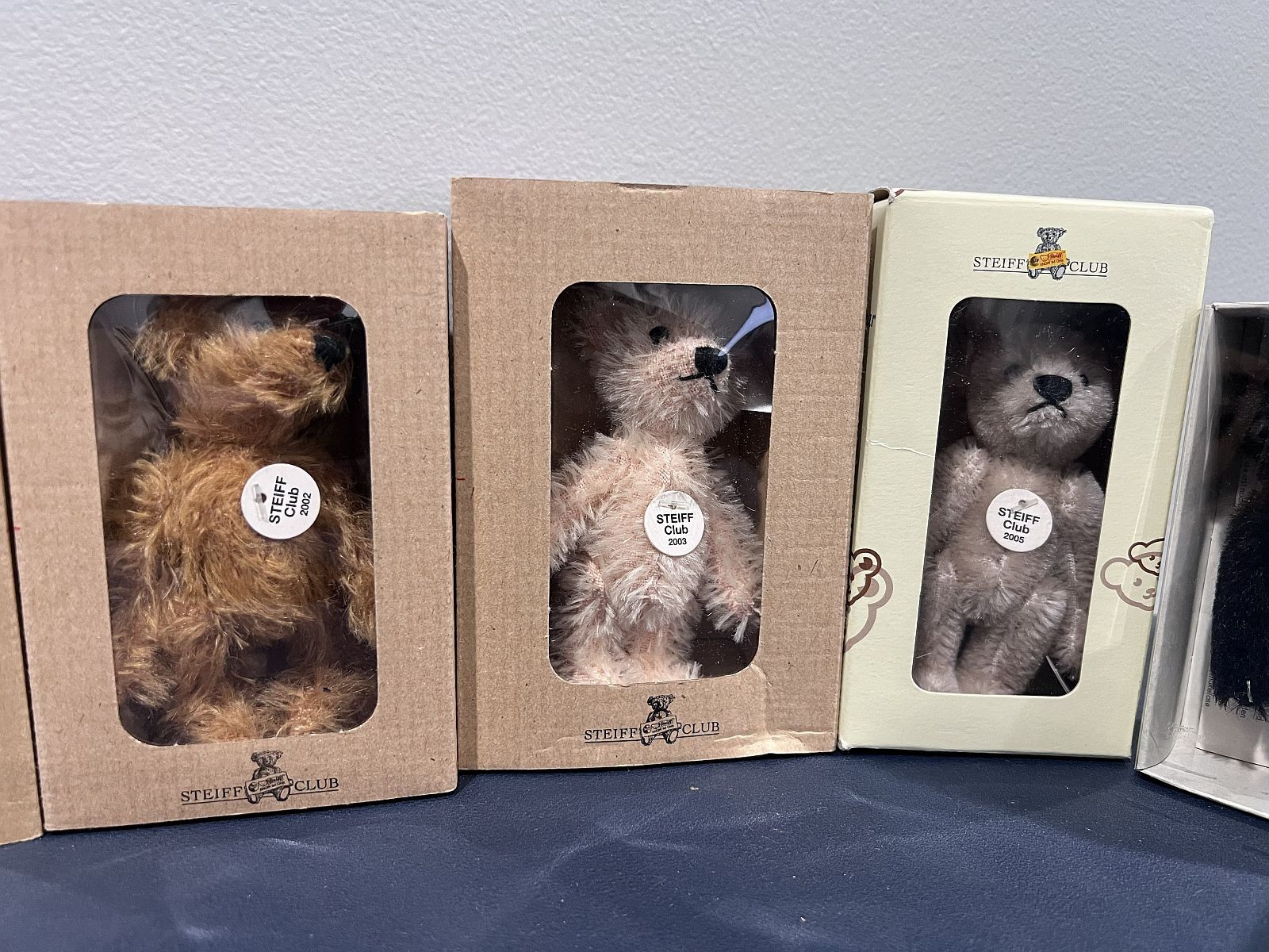 Lot of 11 Steiff Club Bears in Boxes From 1996 to 2009 (AFJ)