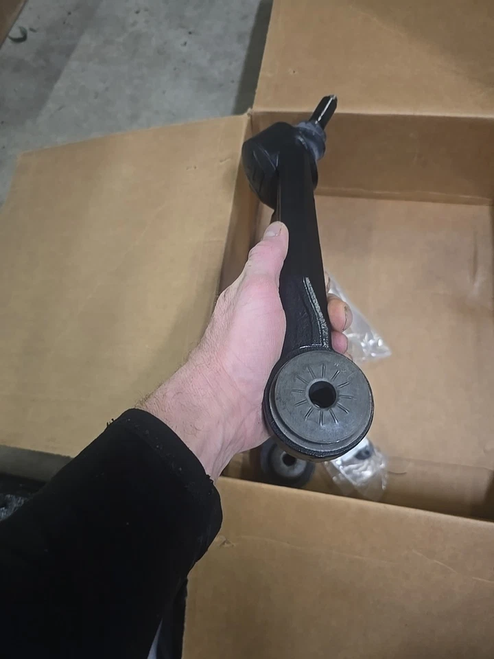 Brazo de control superior derecho Rough Country 2001 a 2010 Chevrolet Silverado 1500 Foto 4 de 4