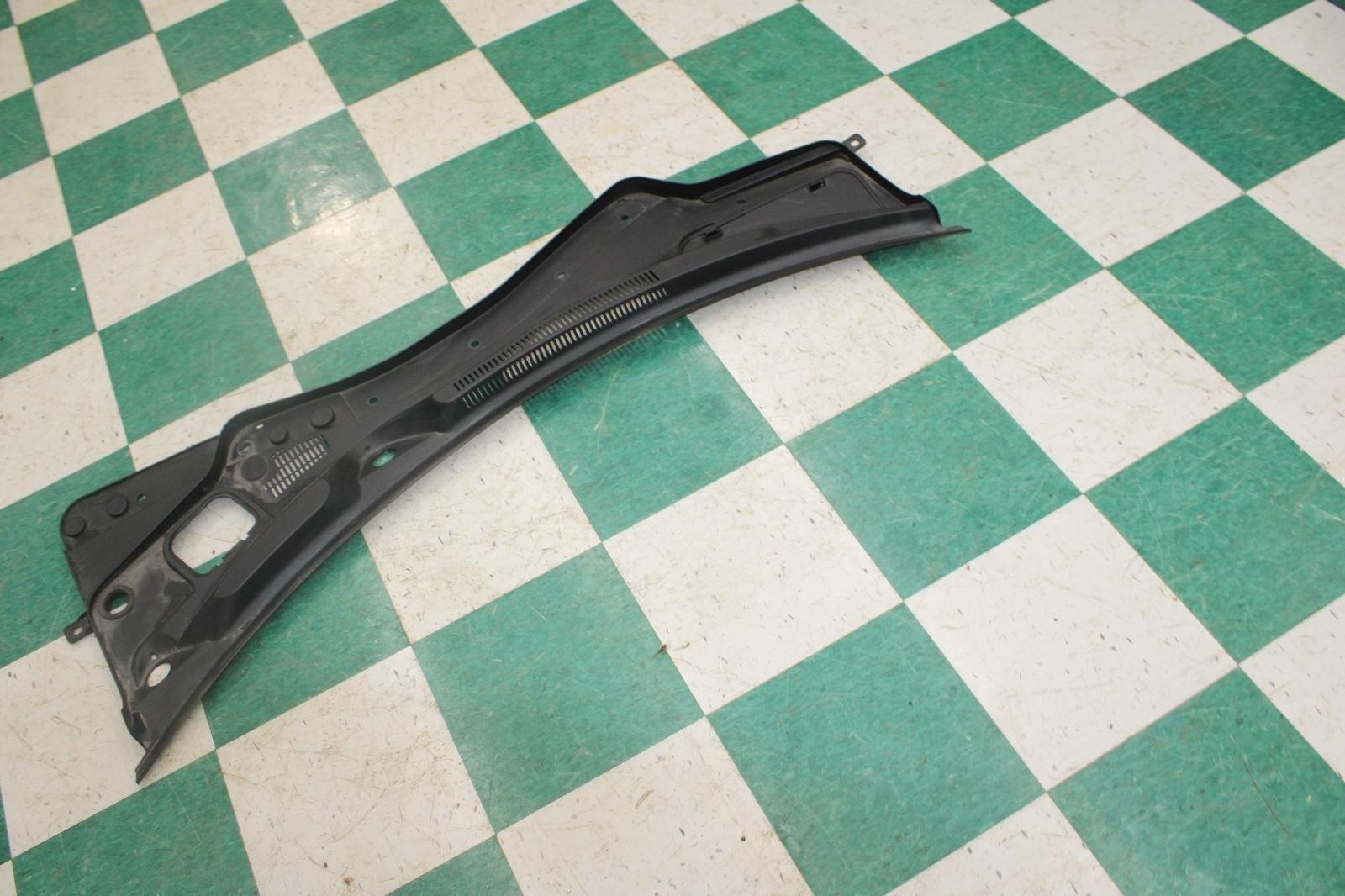 14-19 Ghibli Front End Windshield Wiper Cowl Vent Trim Unit OEM OE WTY Factory