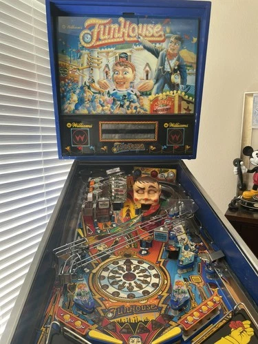 WILLIAMS FUNHOUSE  PINBALL MACHINE