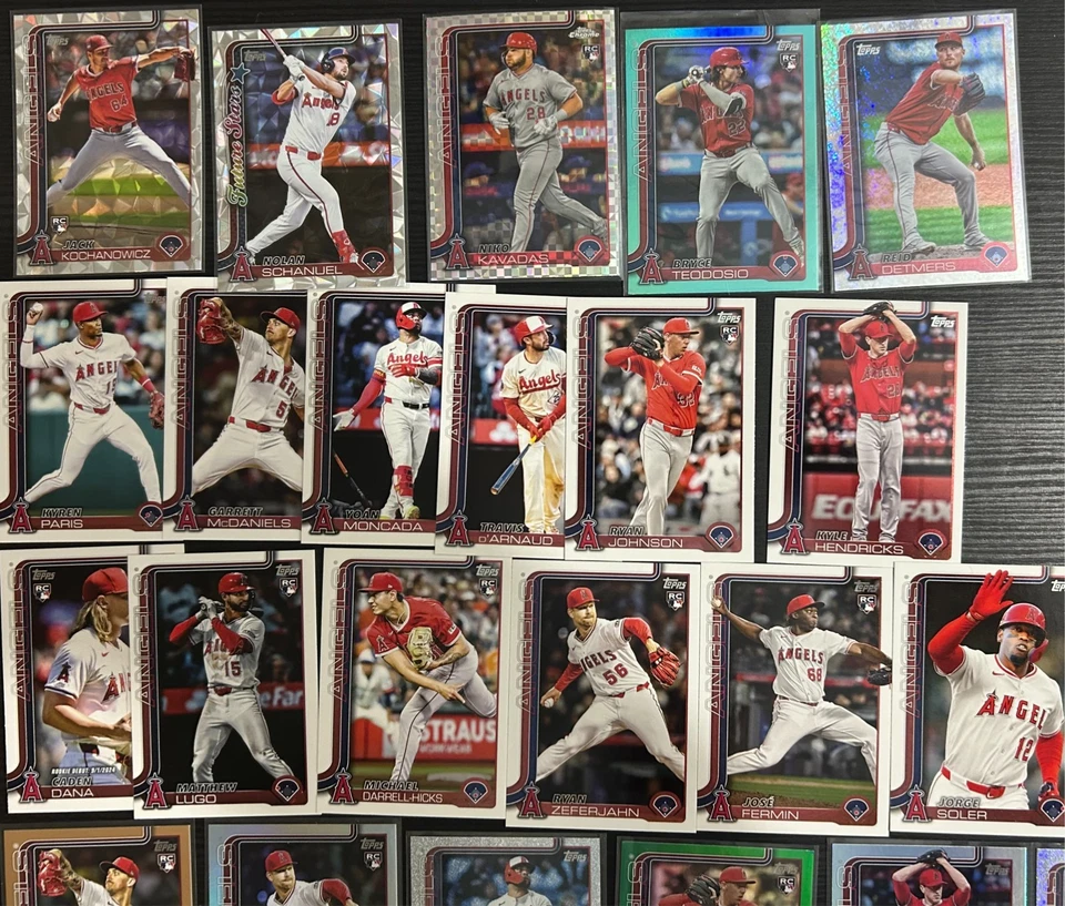 2025 Topps Update & Holiday Angles Lot 29 Cards RCs Foils Parallels Inserts - Image 4 of 4