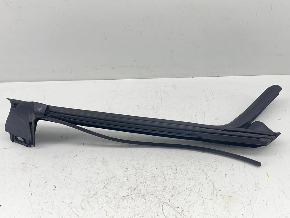 16-19 BUICK CASCADA Genuine GM driver Side Front Door Window Weatherstrip OEM - Image 4 of 4