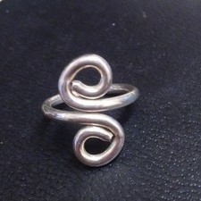 Sterling Silver 925 Swirl "S" Ring Size 5 R-42