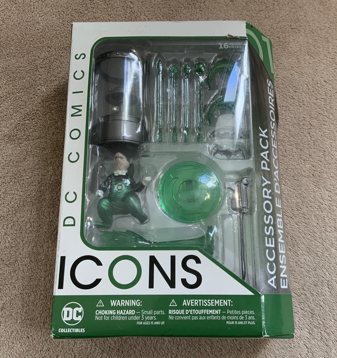 DC Comics Icons Accessory Pack with Chip Green Lantern action