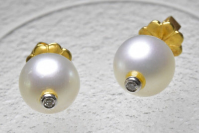 Earrings Gold 22k Round Pear Diamonds Set With 0.06 Ct Cut Luxury 12 mm Pearl