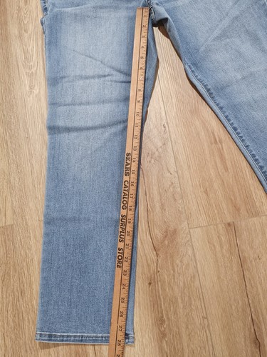 New St. John's Bay Womens Straight Leg Jeans Light Wash 12p Secretly Slender - Afbeelding 4 van 11