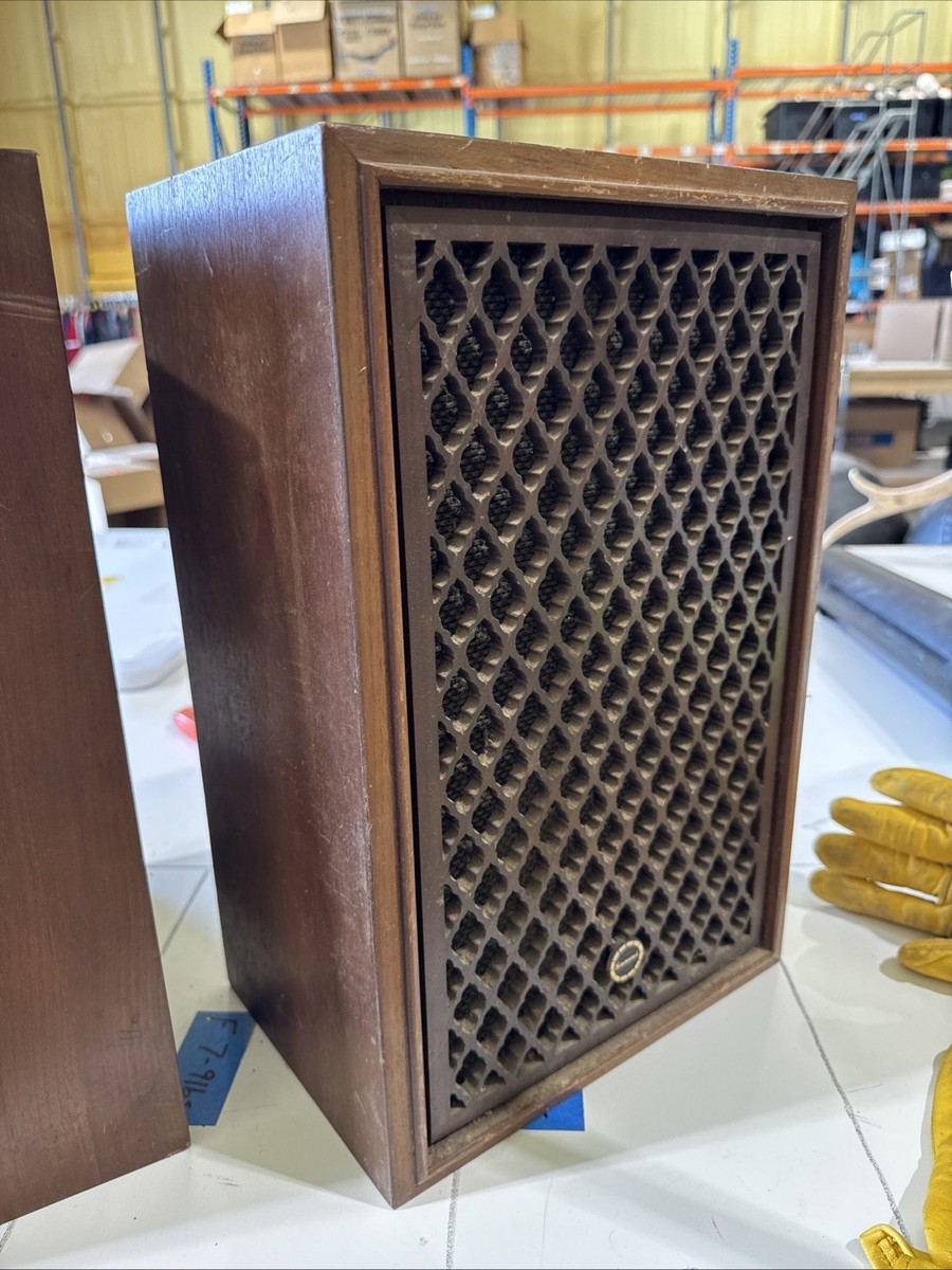 Pair of Japanese Sansui SP-30 Bookshelf Speaker System