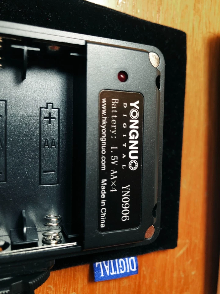 Yongnuo YN0906  LED On-Camera LED Video Light (Black) - Image 4 of 4