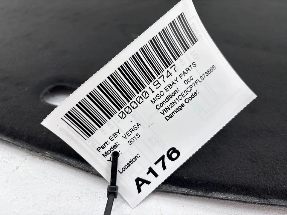 Panel de cubierta de alfombra de piso de maletero trasero Nissan Versa 2014-2019 hatchback OEM Foto 4 de 4