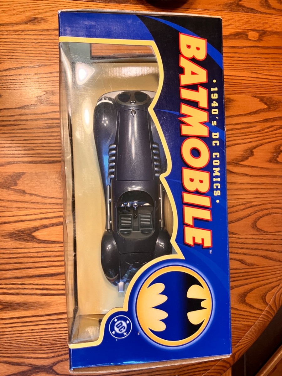 Batman BATMOBILE Corgi DC Comics 1940s 1:18 Diecast Model 77606 In