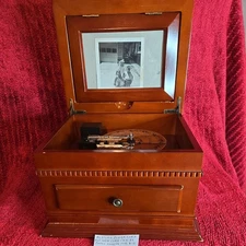 VTG 2003 FSG Four Star Group Wood 3 Disc Electric Music Box W/ Photo Frame Lid