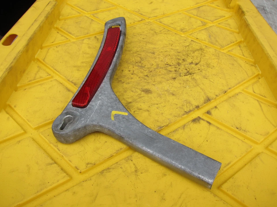 1983 Honda V45 Magna VF750C OEM TRILHO TRASEIRO PARA-LAMA PASSAGEIRO - Imagem 3 de 4