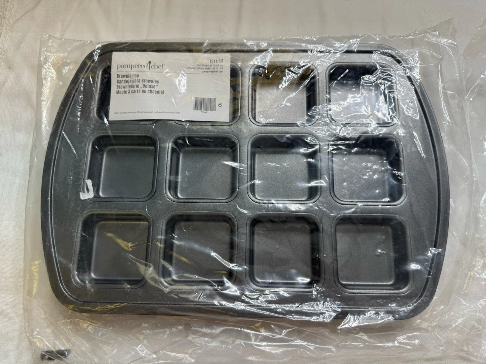 Pampered Chef NONSTICK BROWNIE PAN 12 Brownies Cakes Bars Pies #1544 New
Opens in a new window or ta