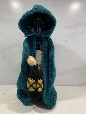 Von den Verrätern inspirierter Umhang handgestrickt Weinflaschenhülle